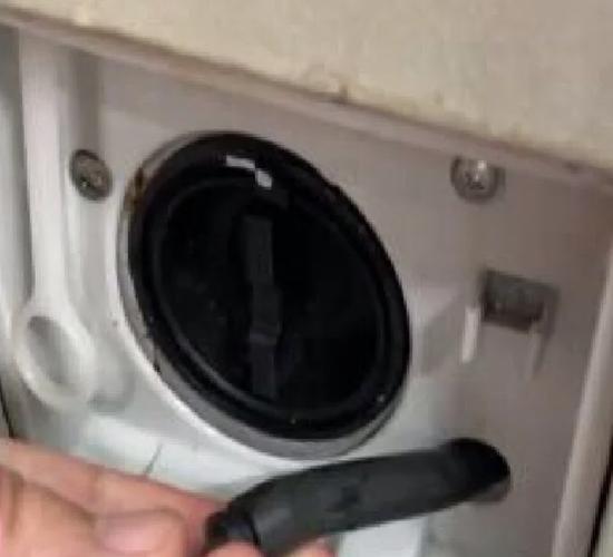 滚筒洗衣机底部怎么打开清洗