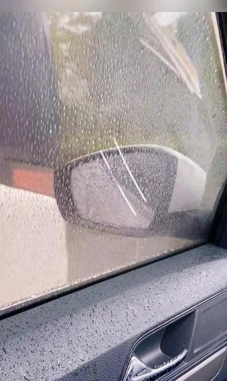 刚贴的膜一直下雨怎么办