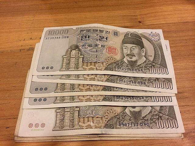 韩币10000老版值钱吗