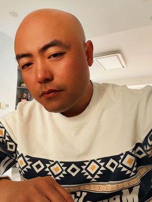 抖音上最火烟嗓光头大叔