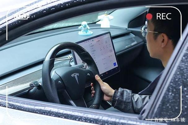 大众cc车内后视镜上有个REC插口是什么