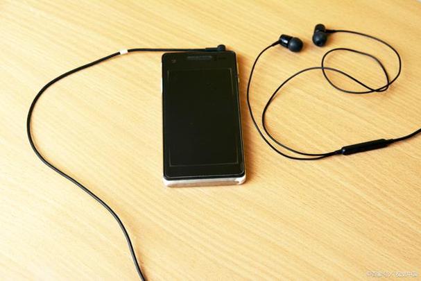 手机耳机一个声音大一个声音小