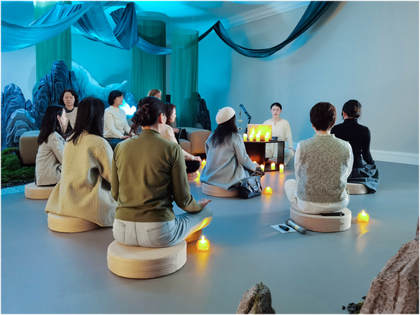 少年被仇人用刷子刷脚心文