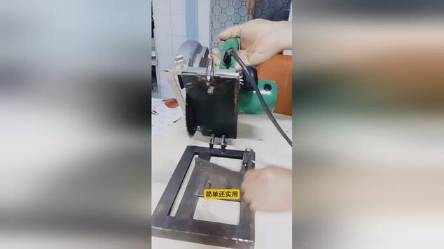 手提锯怎么改成台锯游戏截图