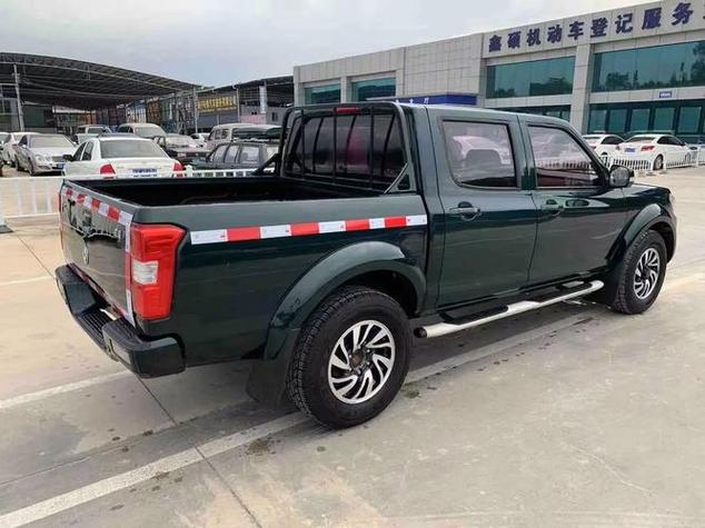 皮卡车