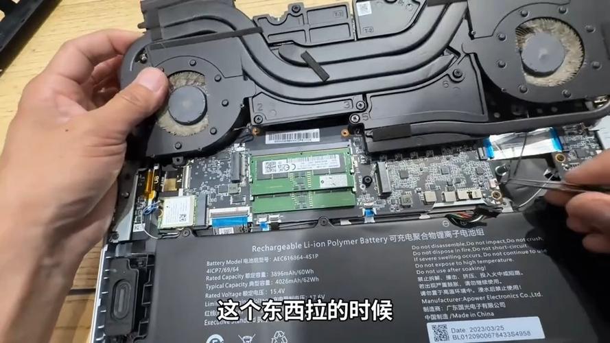 华硕笔记本清灰加硅胶的方法