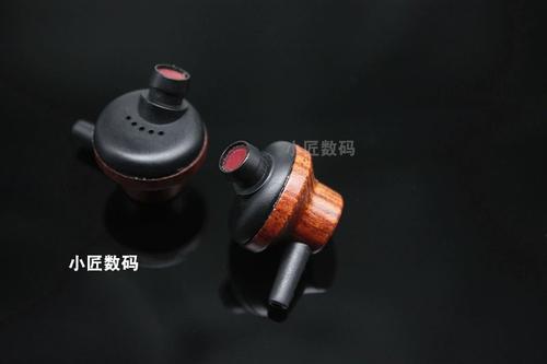 双扬声器和用耳机哪个效果好