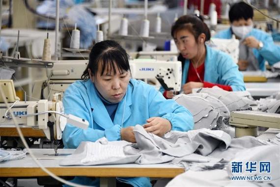 服装厂压帽子明线视频