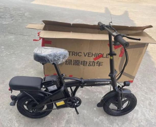 绿源电瓶车脚架怎么收回去