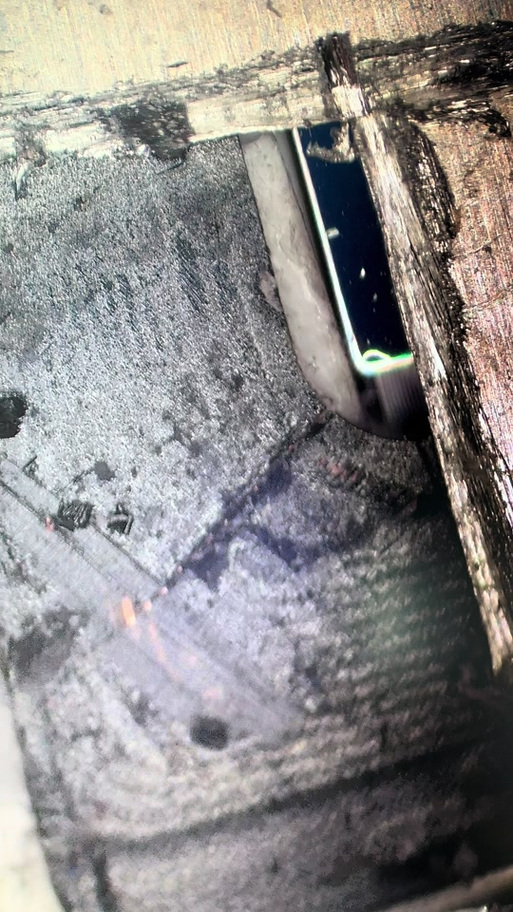 Ipad摔了一下黑屏但有声音