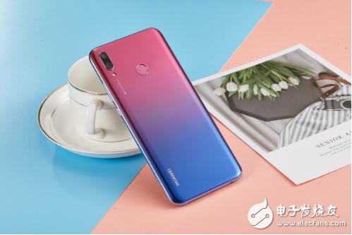 华为畅享9plus相机自拍有白框