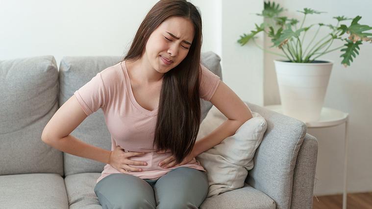 女人肚子疼视频难受缩略图
