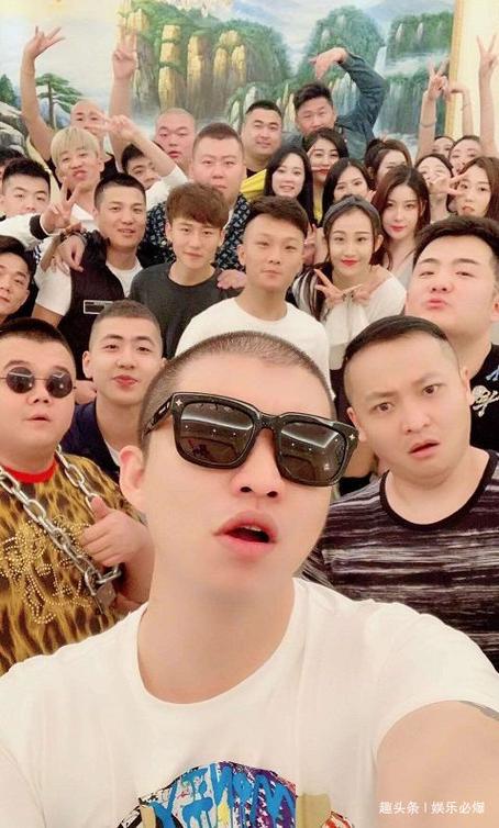 QQ亲密关系怎么自动没了图标
