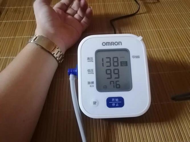 欧姆龙血压计怎样测量更准确
