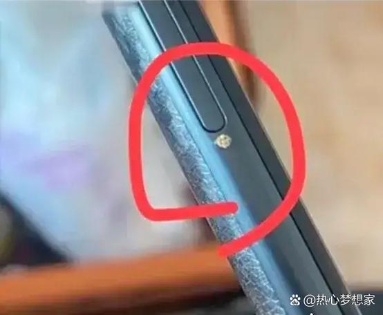 牙签尖断到手机小孔里面