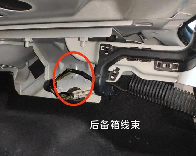 车子后备箱打不开怎么办