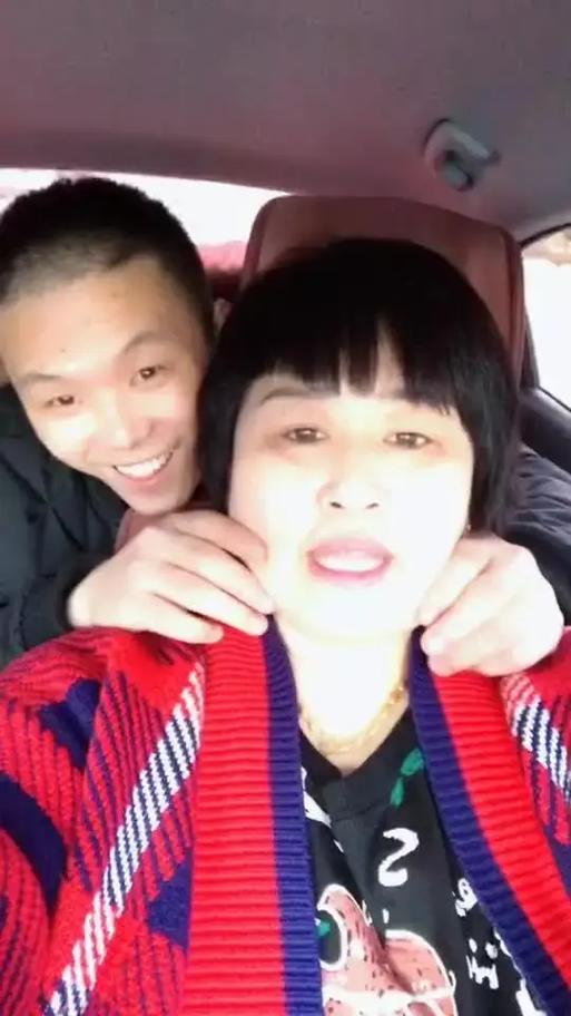 快手里的老妻少夫柱子
