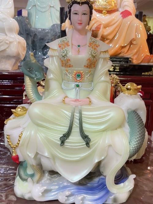 女娲娘娘神像截图