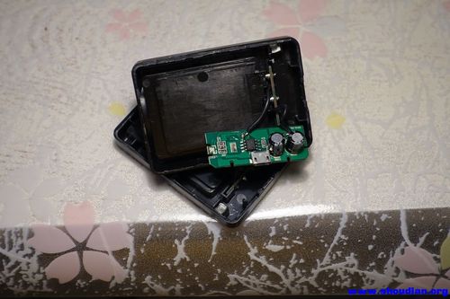 手机把电池拆了直接连充电器