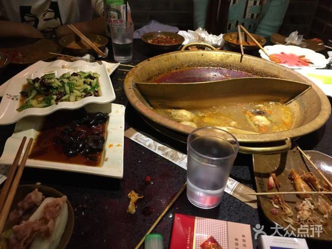 火锅店里小屯截图