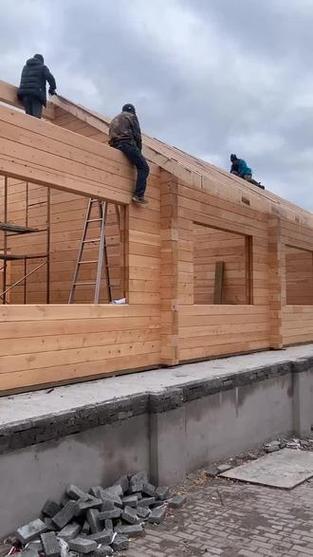重型木屋建造视频截图
