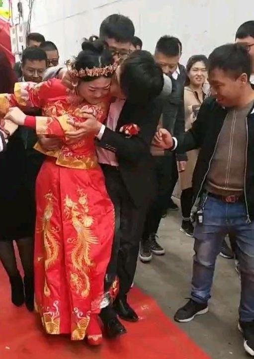 最新婚闹门事件