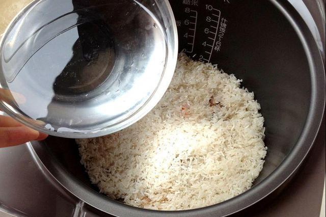 电饭锅半生半熟故障