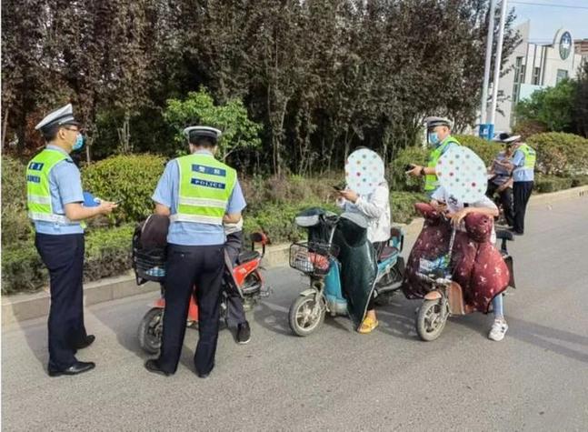 没有戴头盔罚款在哪里交截图
