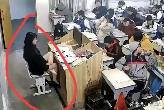不对劲的监考老师汉化版