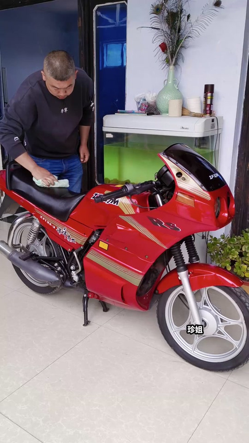 豪华野狼摩托车