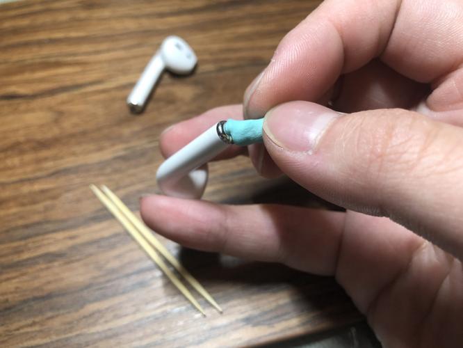 airpods清洁泥堵到耳机孔