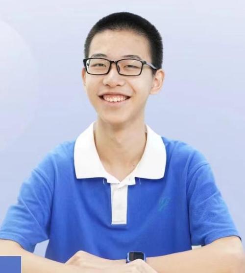 何锦泽个人简历图标