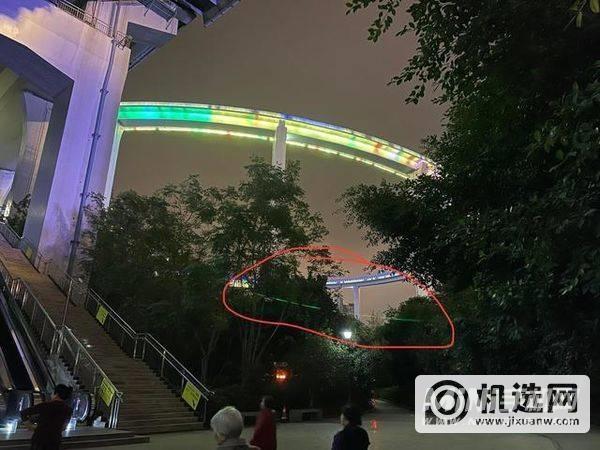 手机拍照有光点怎么办