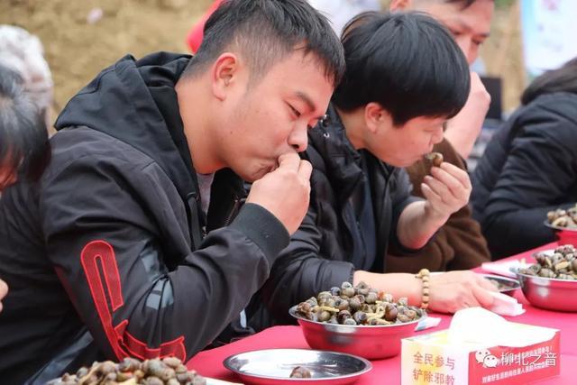 小时候扑克牌摸鼻子