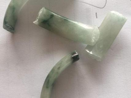 玉掉到地上没碎,是不是假的