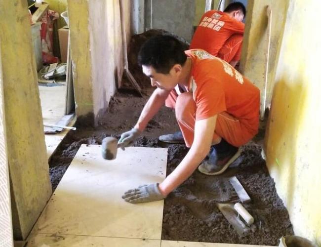 找瓦工师傅平台找.铺地砖的瓦工
