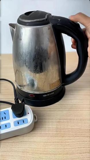 插电热水壶底下脱落怎么办
