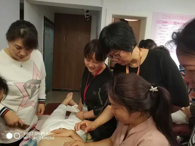 奶花治疗手法图标