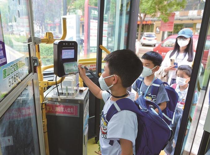 小学升初中公交卡怎么办理