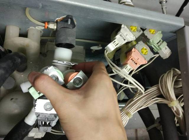 洗衣机进水阀内部结构