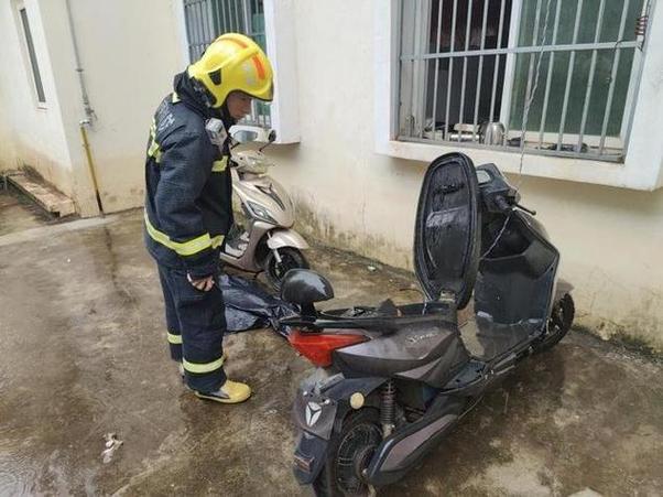 电动车充电下雨淋了会坏吗图标