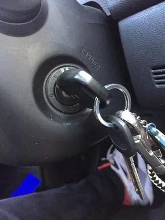 摩托车钥匙拧不动也拔不出来缩略图