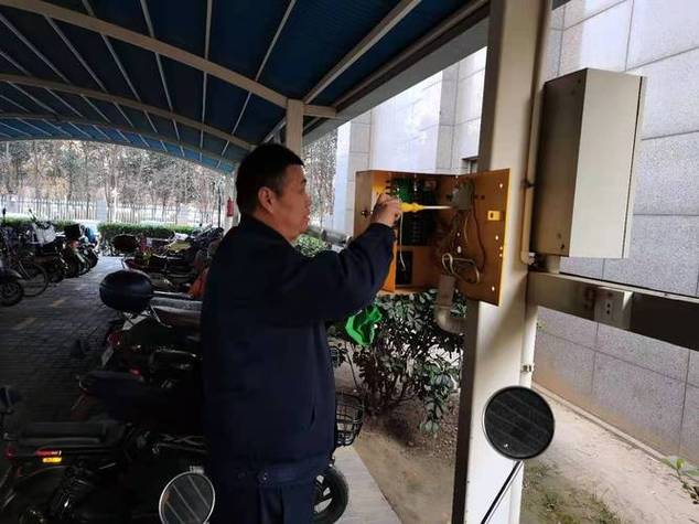 新能源汽车充电桩维修缩略图