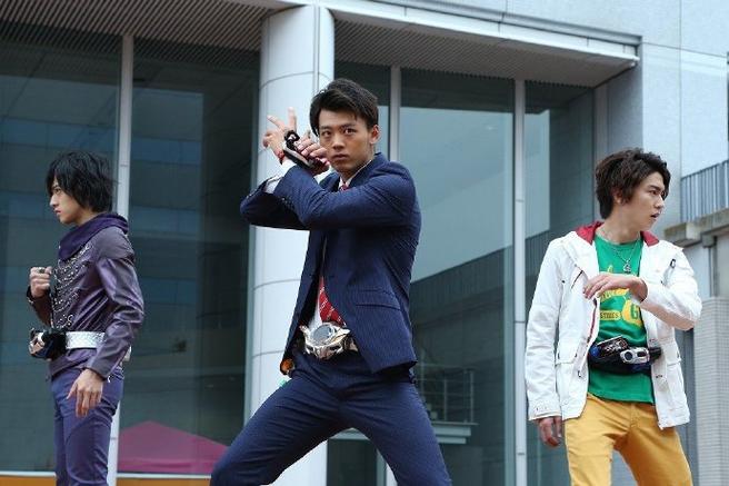 假面骑士驰骑演员表