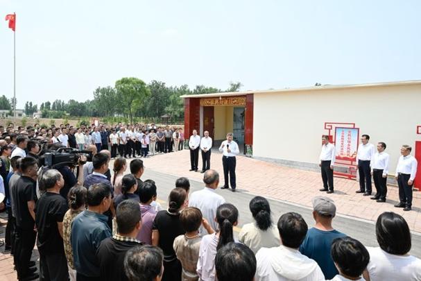 习近平在山东德州考察截图