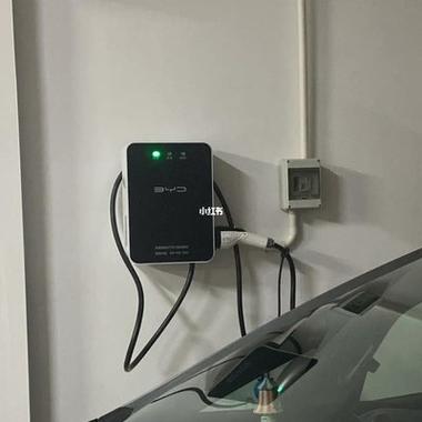 比亚迪家用充电桩闪红灯怎么回事