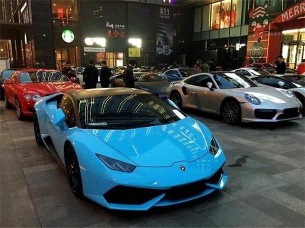 都市:开局奖励20辆豪车缩略图