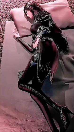 柳二龙衣服布料减少