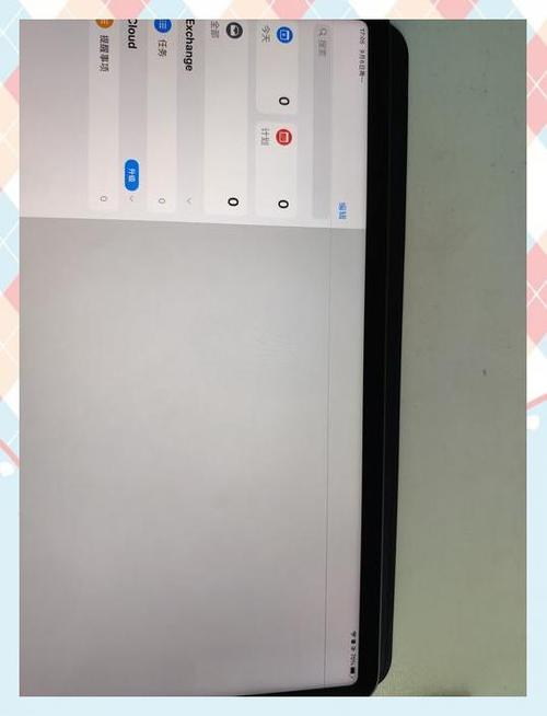 平板屏幕出现很多很线条图标