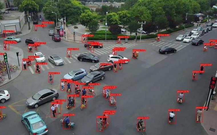 行人走路中间撞到了谁的责任截图